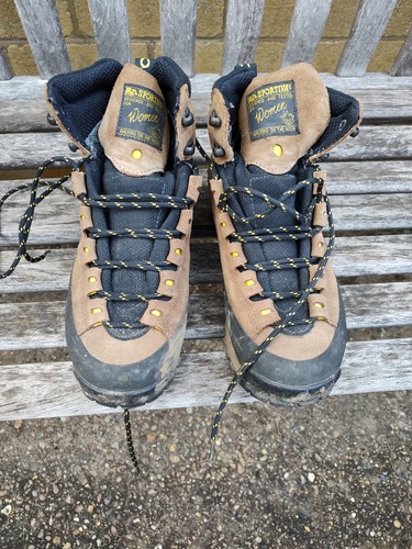Sportiva women walking - sportiva, walking/